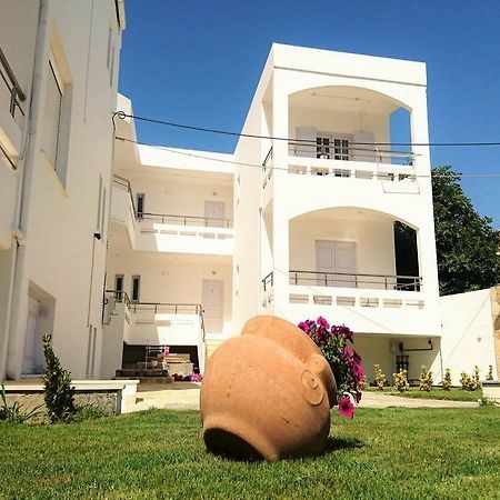 Crown Apartments Καλύβες Εξωτερικό φωτογραφία