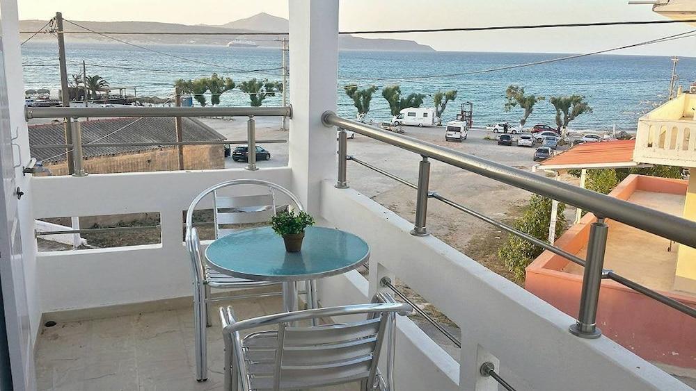 Crown Apartments Καλύβες Εξωτερικό φωτογραφία