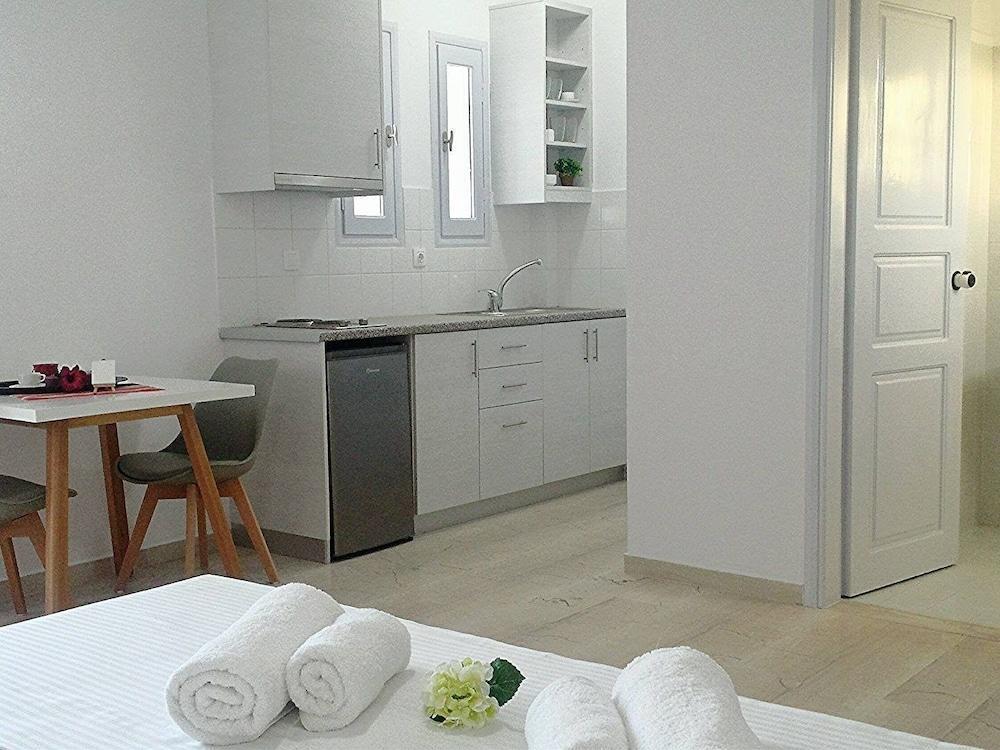 Crown Apartments Καλύβες Εξωτερικό φωτογραφία