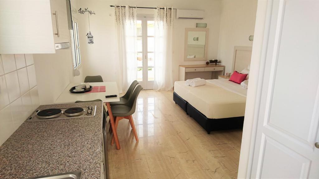 Crown Apartments Καλύβες Εξωτερικό φωτογραφία
