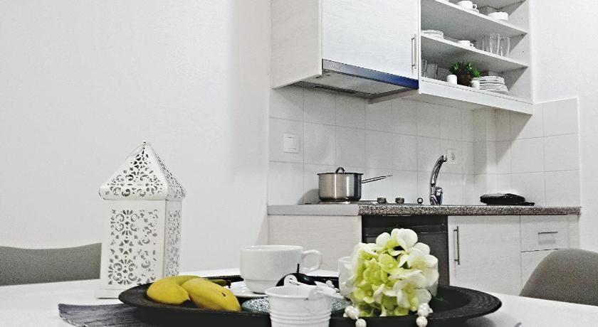 Crown Apartments Καλύβες Εξωτερικό φωτογραφία