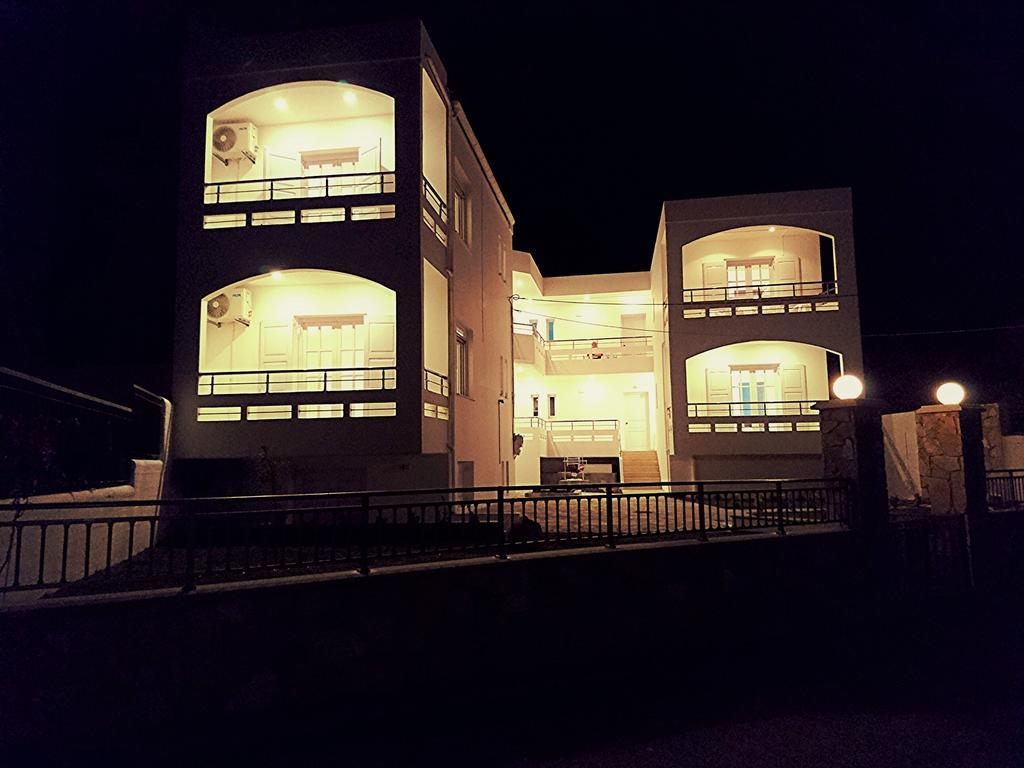 Crown Apartments Καλύβες Εξωτερικό φωτογραφία