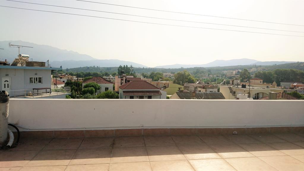 Crown Apartments Καλύβες Εξωτερικό φωτογραφία