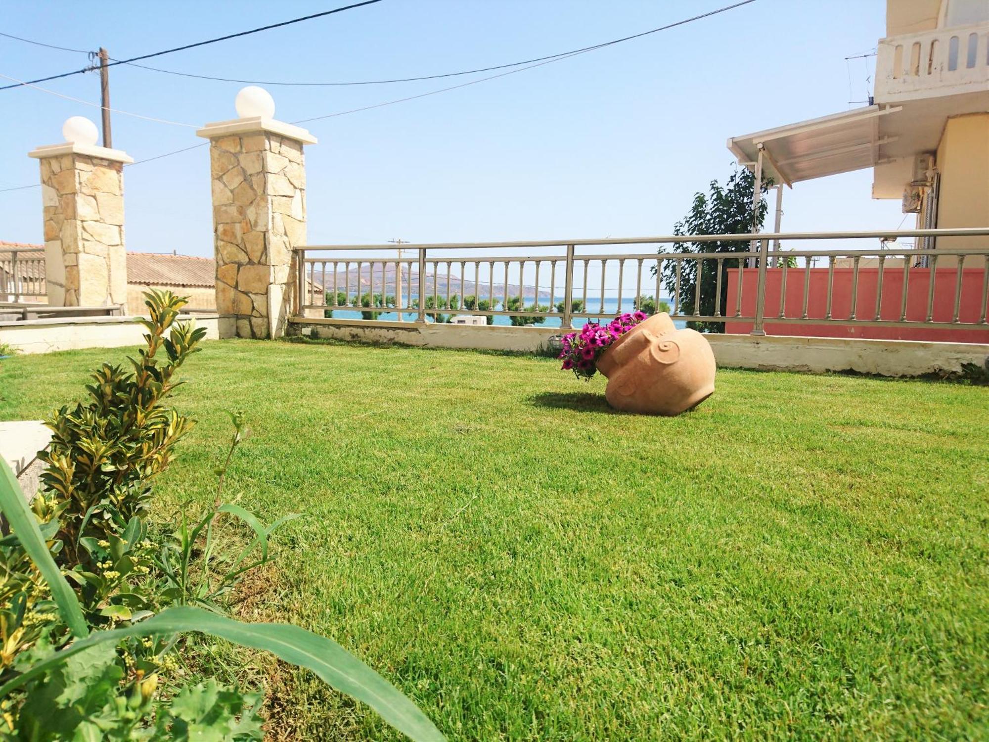 Crown Apartments Καλύβες Εξωτερικό φωτογραφία