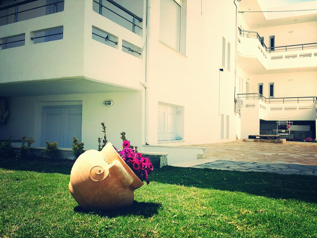 Crown Apartments Καλύβες Εξωτερικό φωτογραφία