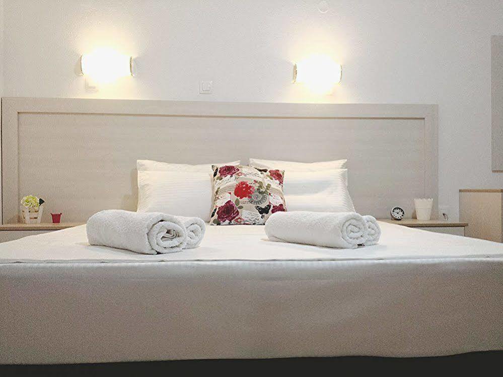 Crown Apartments Καλύβες Εξωτερικό φωτογραφία