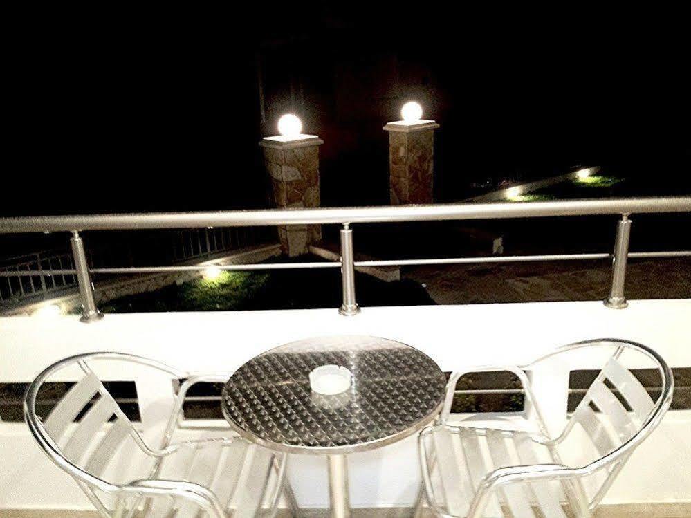 Crown Apartments Καλύβες Εξωτερικό φωτογραφία