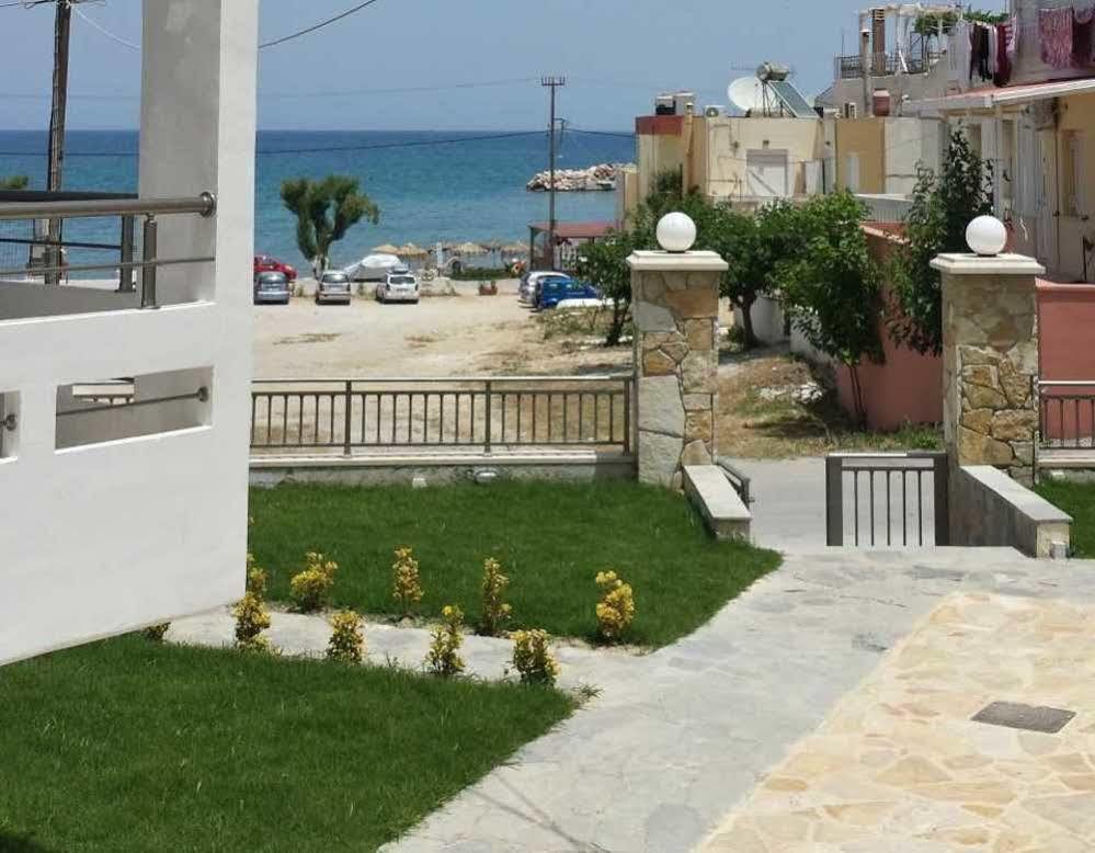 Crown Apartments Καλύβες Εξωτερικό φωτογραφία