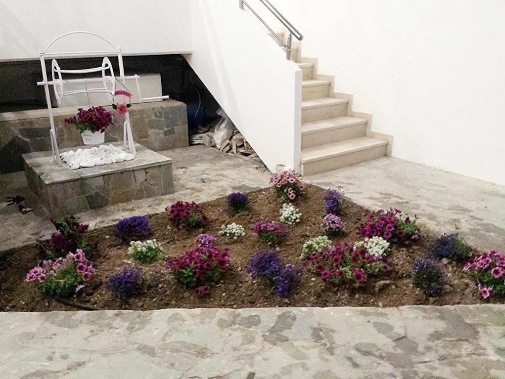 Crown Apartments Καλύβες Εξωτερικό φωτογραφία