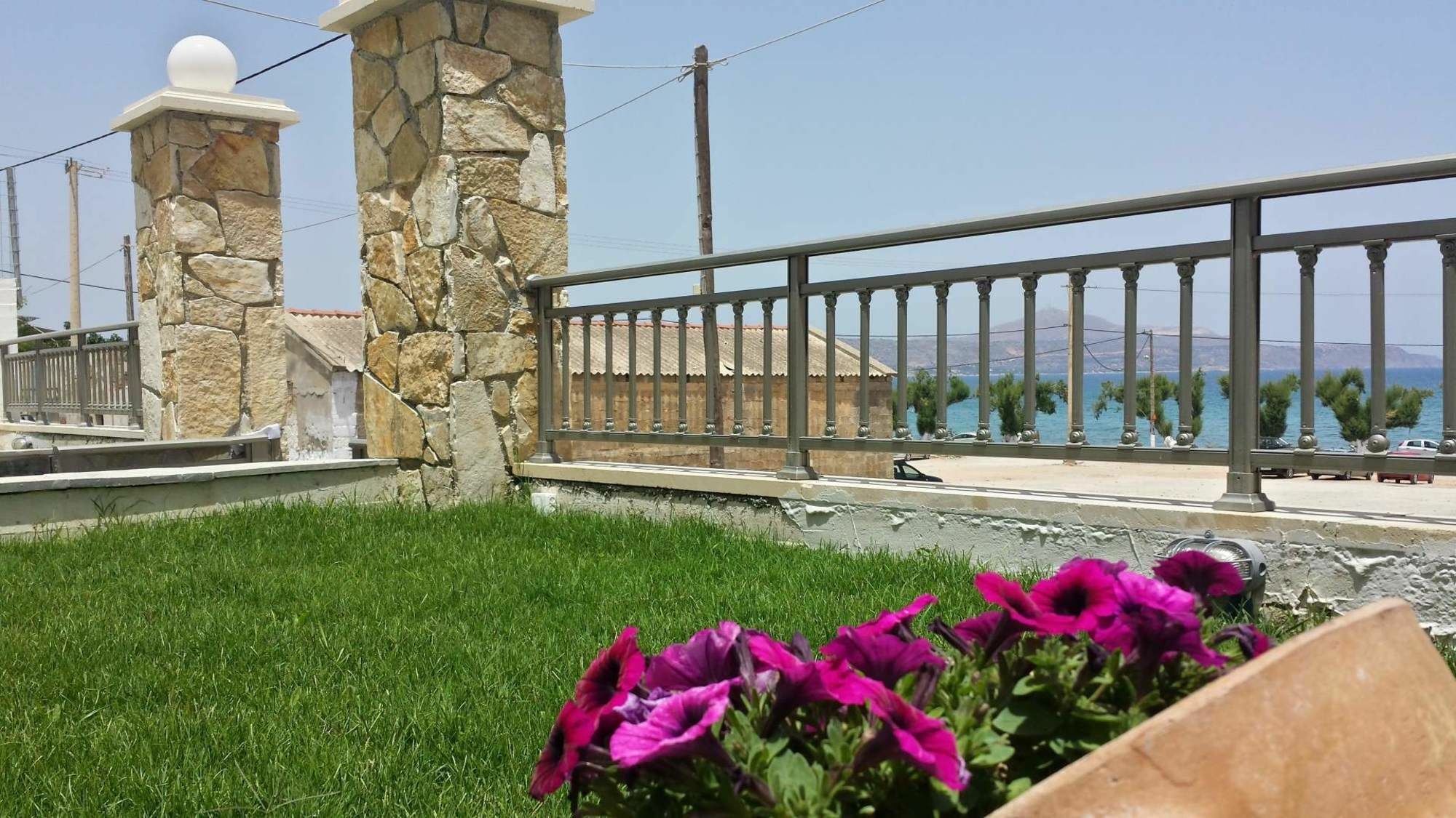Crown Apartments Καλύβες Εξωτερικό φωτογραφία