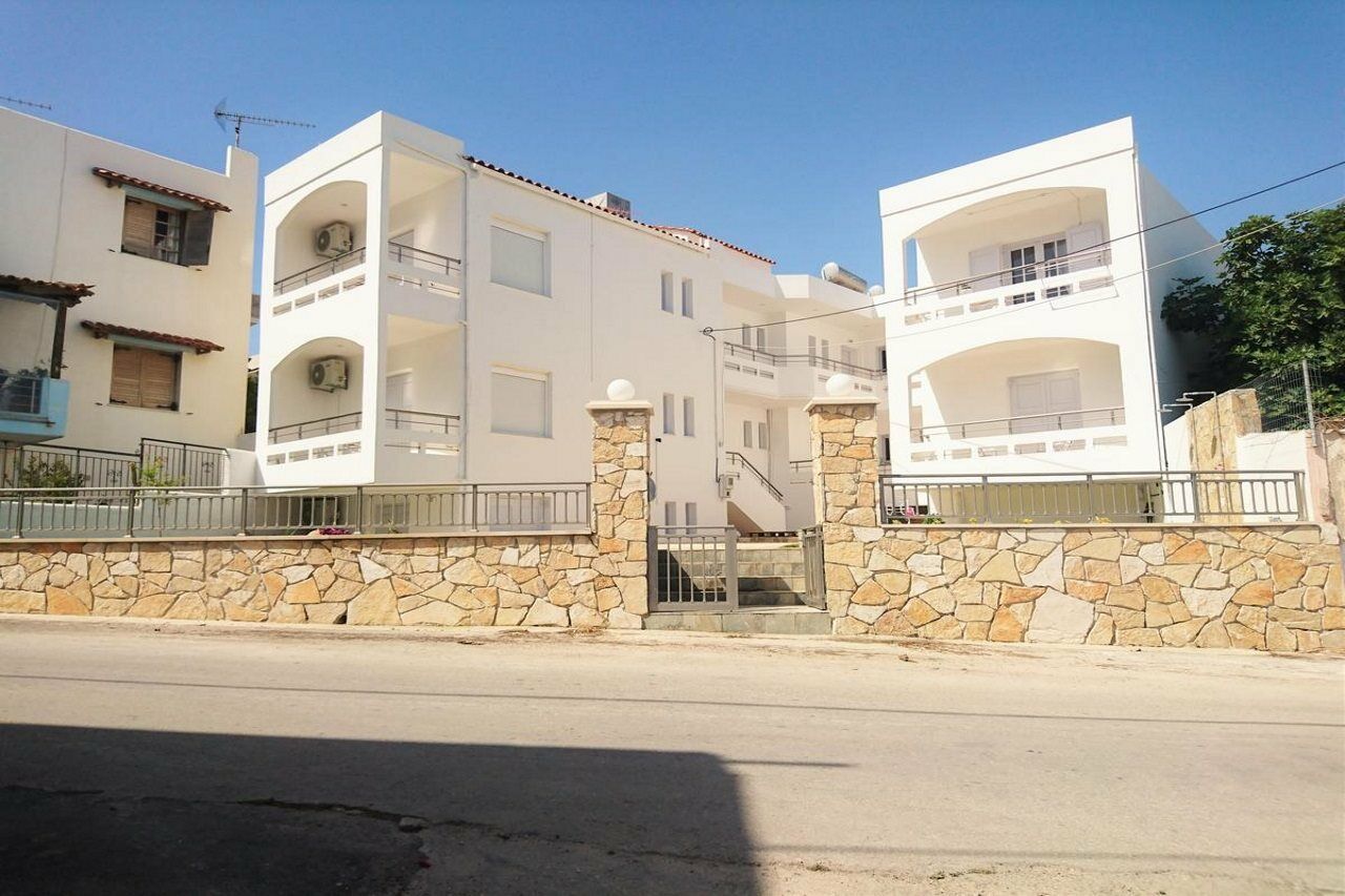 Crown Apartments Καλύβες Εξωτερικό φωτογραφία