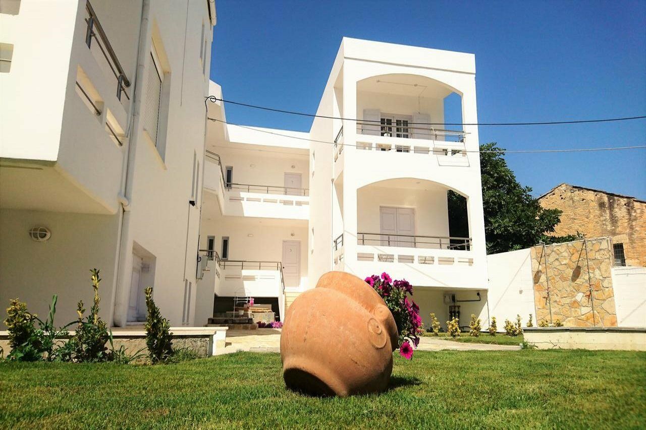Crown Apartments Καλύβες Εξωτερικό φωτογραφία